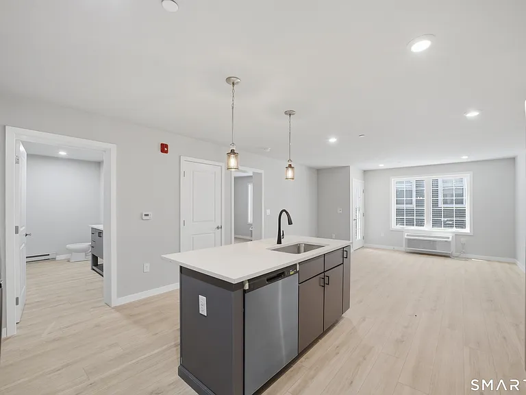 589 Bedford St #205 — Photo 5
