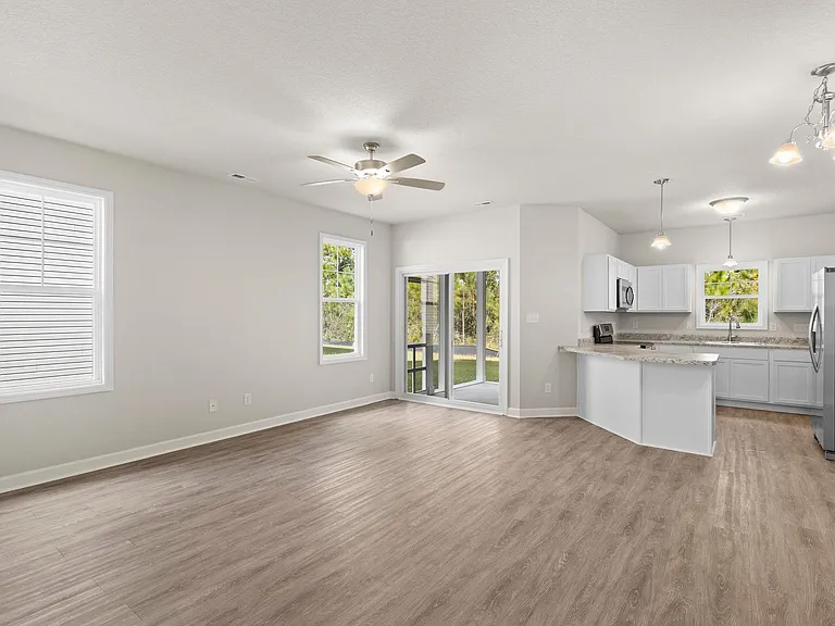 2033 Folkstone Woods Ln — Photo 12