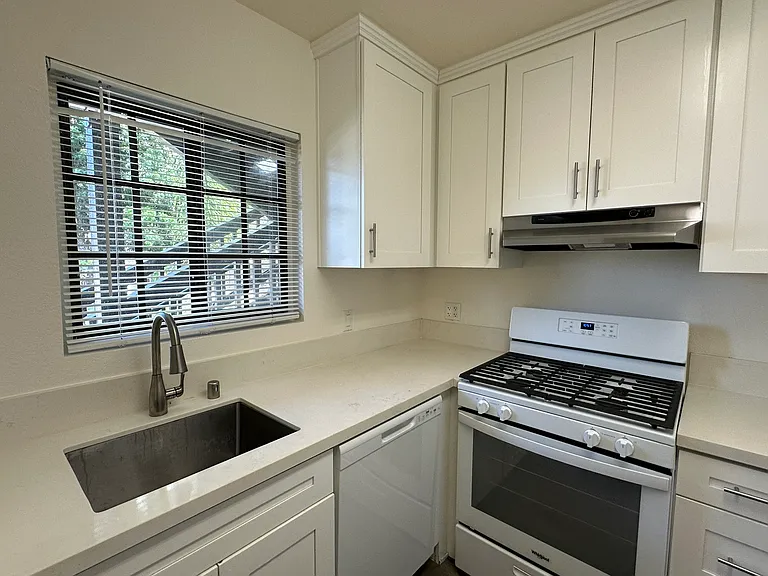 3954 Hortensia St #3954 — Photo 8