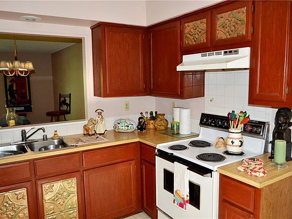 3rd image of 13 Yates Ln
