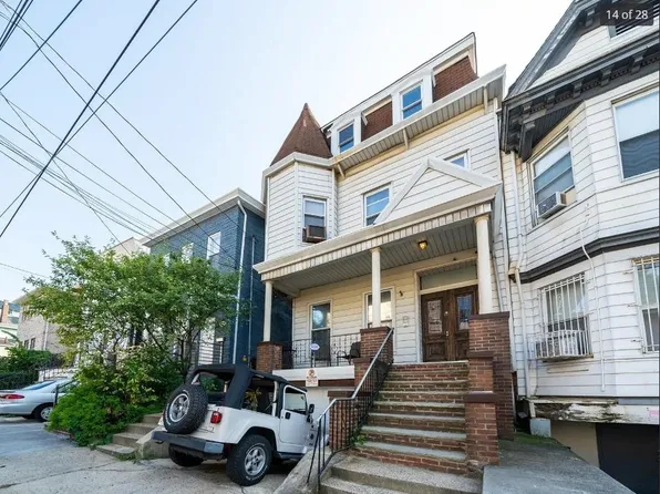 207 Jewett Avenue image 1 of 14