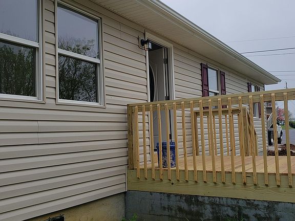 5th image of 212 Belmont St