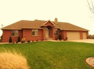 343 Valley Wood Ln, Green Bay, WI 54311