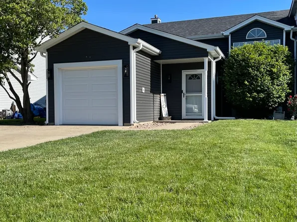 303 Meadows Dr, Sugar Grove, IL 60554