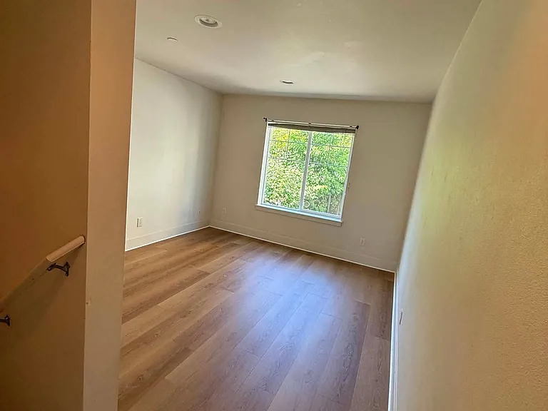 4224 Pasadena Pl NE — Photo 3