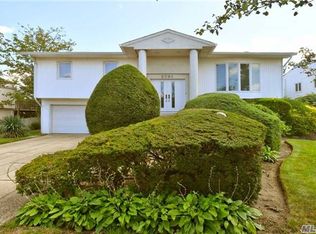 2791 Clubhouse Rd, Merrick, NY 11566