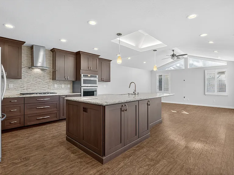 899 Ebbets Dr — Photo 6