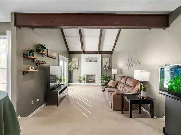 8105 N Stoddard Ave, Kansas City, MO 64152