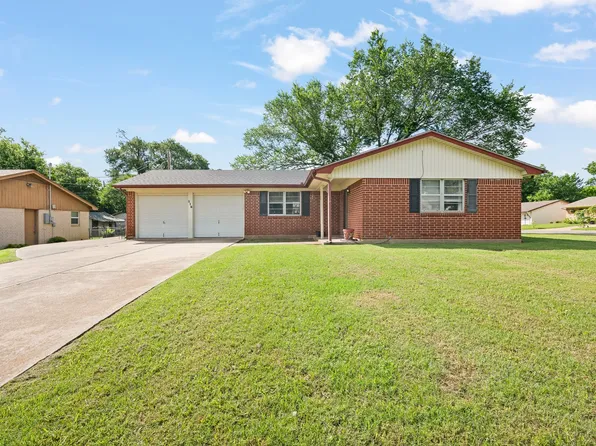 118 NE Michael Dr, Burleson, TX 76028