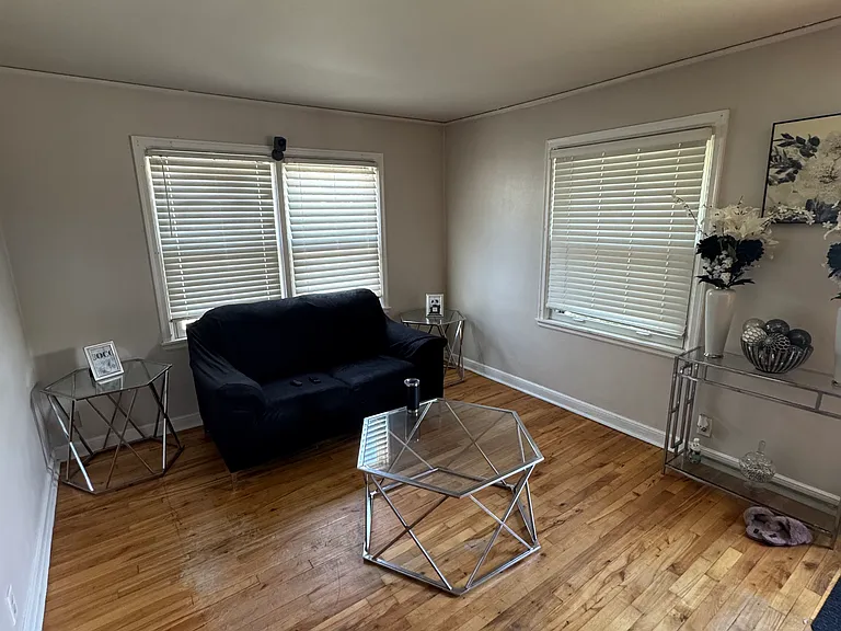 1819 E 46th St #1819 — Photo 2