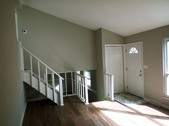 Tiled entry, closet, 2 windows