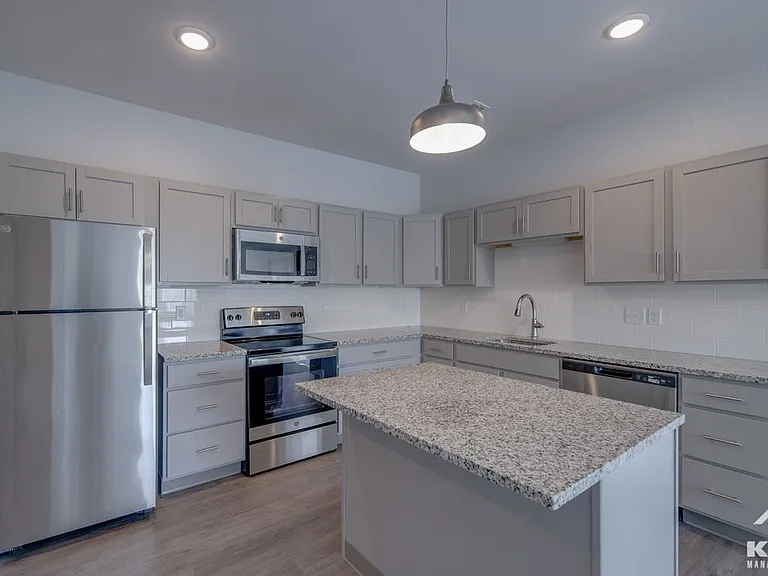 Indian Point Apartments — Photo 28