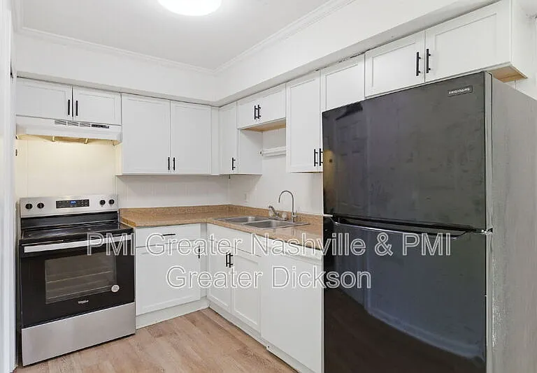 704 McPherson Dr — Photo 12