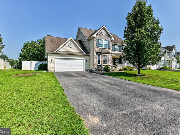 4th image of 167 Garrisons Lake Blvd
