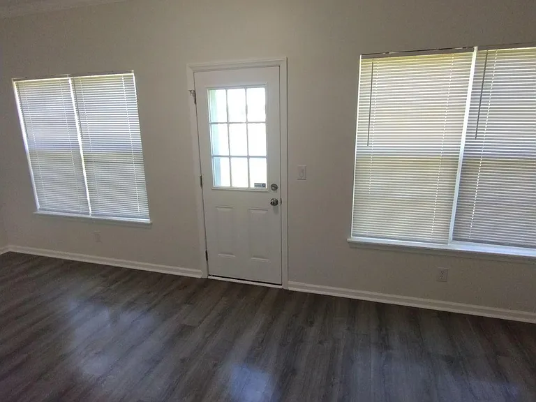 211 Congaree River Dr — Photo 8