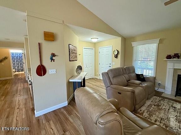 4th image of 474 Lakeview Dr