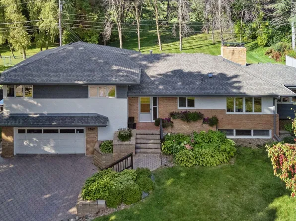 2167 Rosewood Ln N, Roseville, MN 55113
