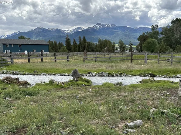 SE Florence Ave, Enterprise, OR 97828