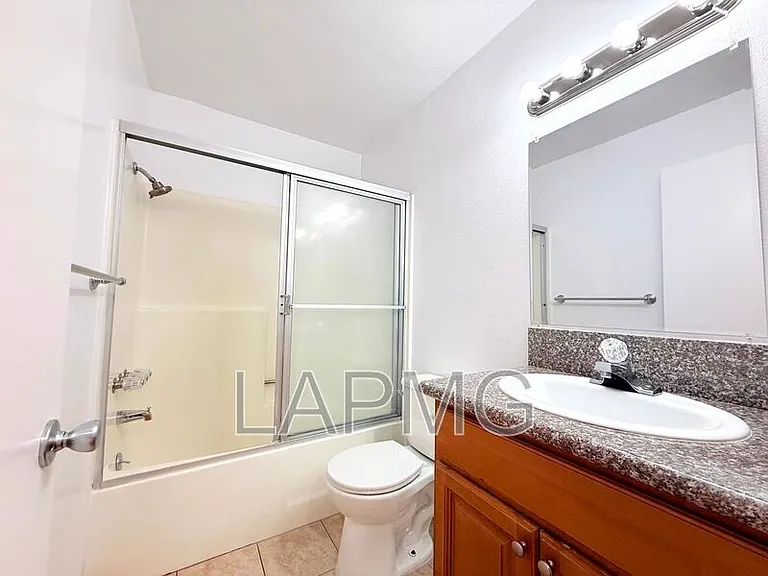 1059 Western Ave #1 — Photo 21