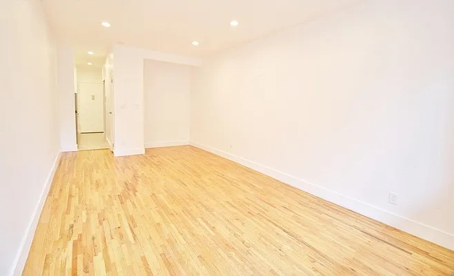 Rented by Mossanen Group | media 21