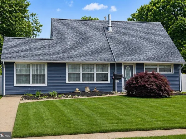 39 Vermillion Ln, Levittown, PA 19054