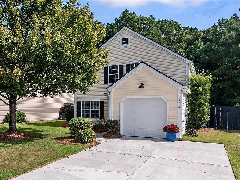 1344 Palm Cove Dr — Photo 2