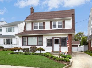 319 Daub Ave, Hewlett, NY 11557