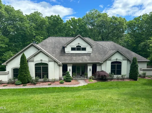 139 Lemic Dr, New Paris, PA 15554