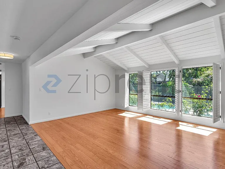 617 Hove Ct — Photo 13