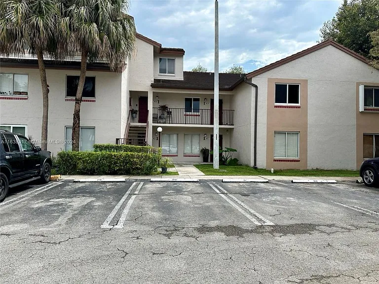 9225 SW 141st Pl #9225 — Photo 4