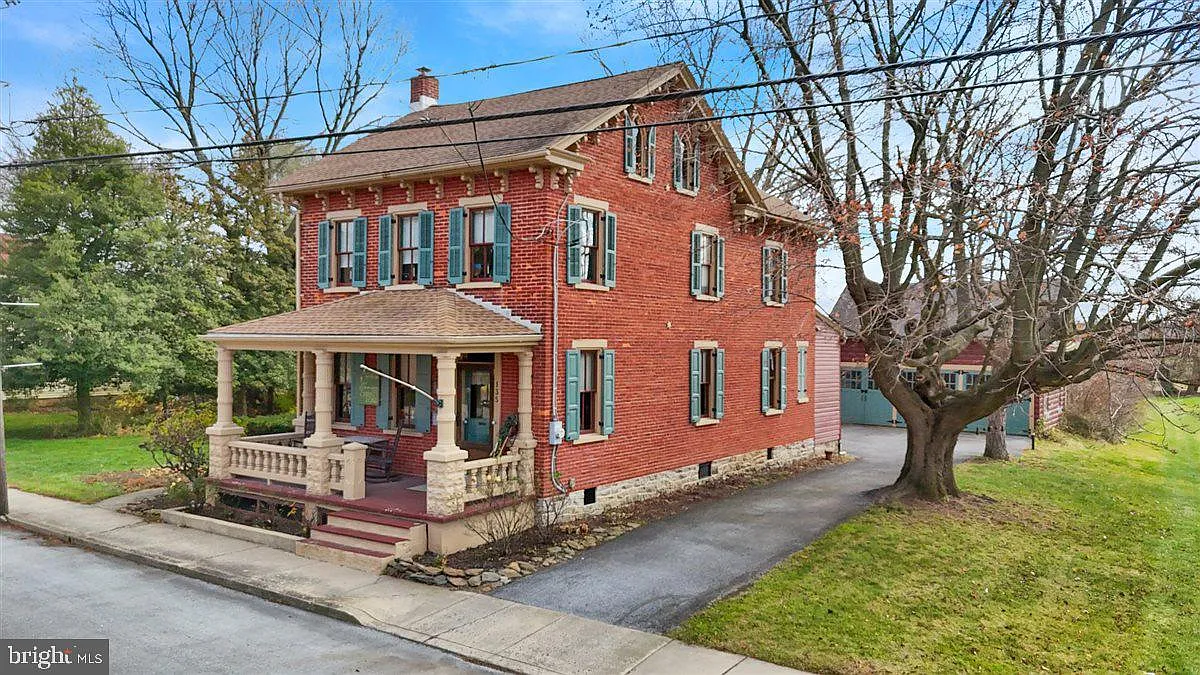 135 Miller St photo 1