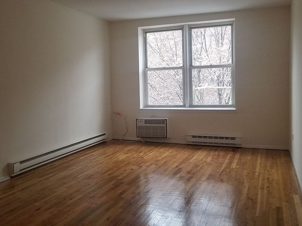 1st image of 3128 29th St APT 4F