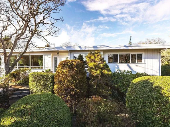 2980 Beach Dr, Oak Bay, BC V8R 6K9