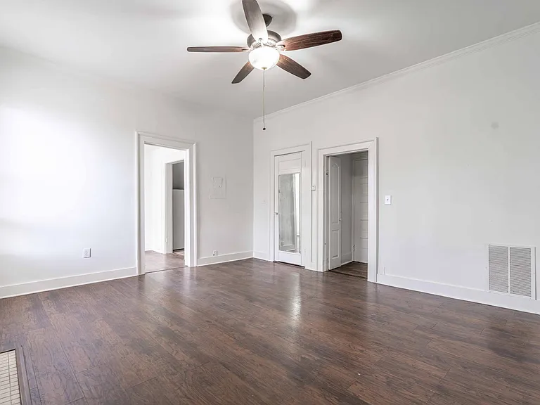 695 Queen St SW #4 — Photo 11