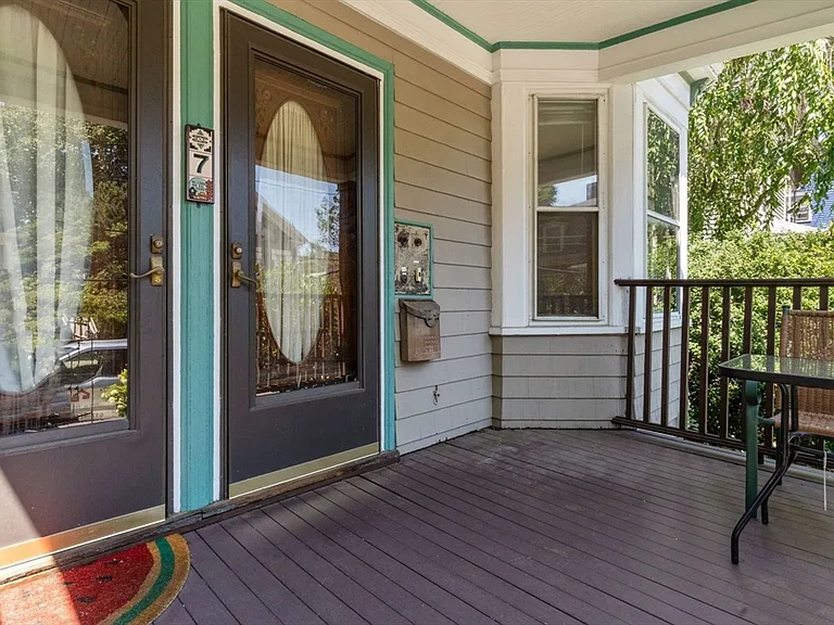 7 Burr St #1 — Photo 38