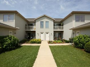 N7761 Vicksburg Way APT F, Oconomowoc, WI 53066