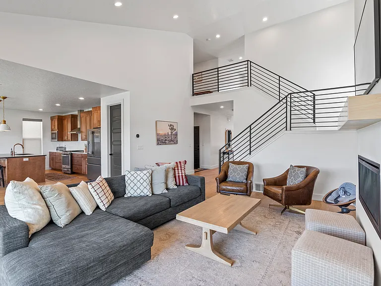 690 S Edge Ln — Photo 22