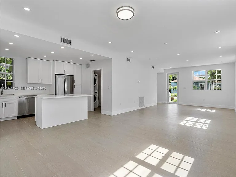 112 Florida Ave — Photo 4