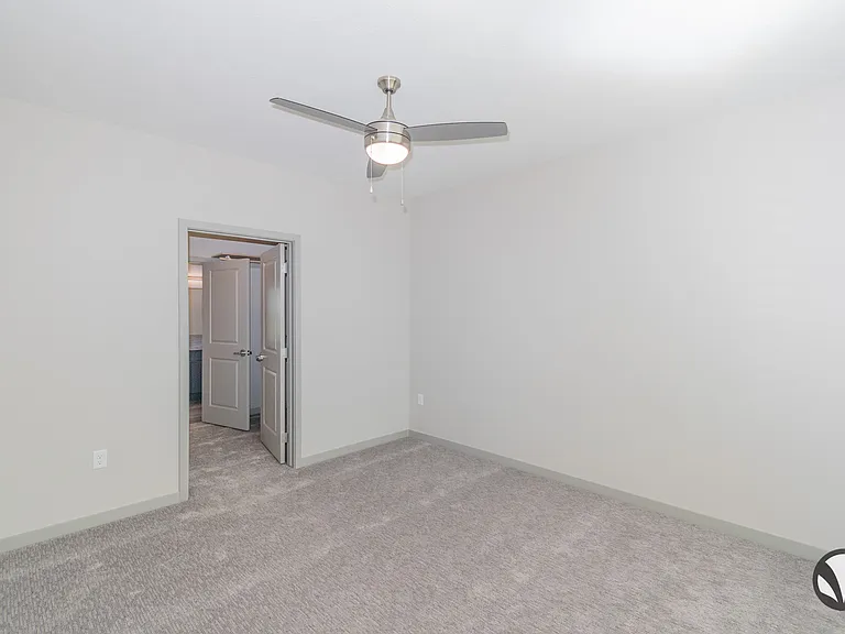 Chateau at Yankee Hill Apartments — Photo 72