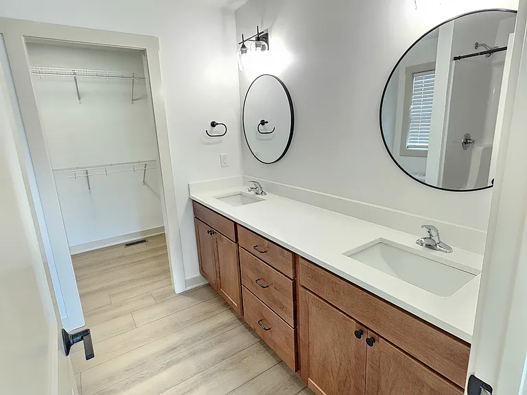 210 E Broadway St — Photo 9