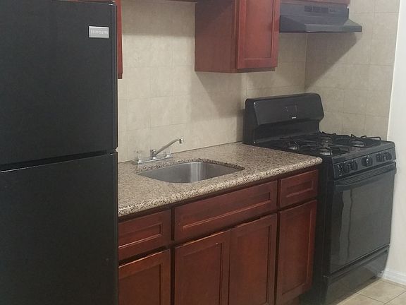 2nd image of 11106 Rockaway Beach Blvd