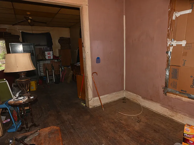 440 W Sawyer St — Photo 38