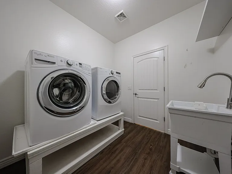 2744 E Donato Dr — Photo 10