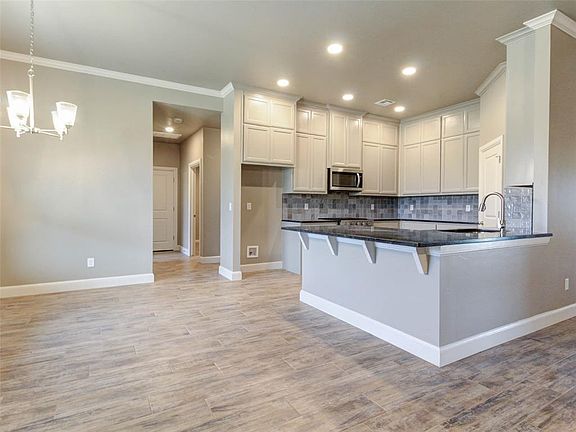 3rd image of 8681 Oak Tree Cir