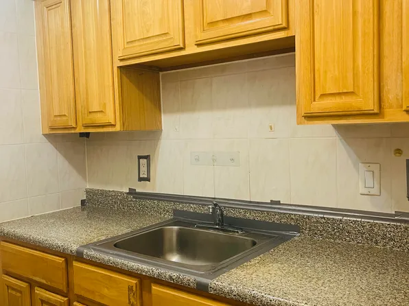 38 Stuyvesant Avenue image 8 of 13