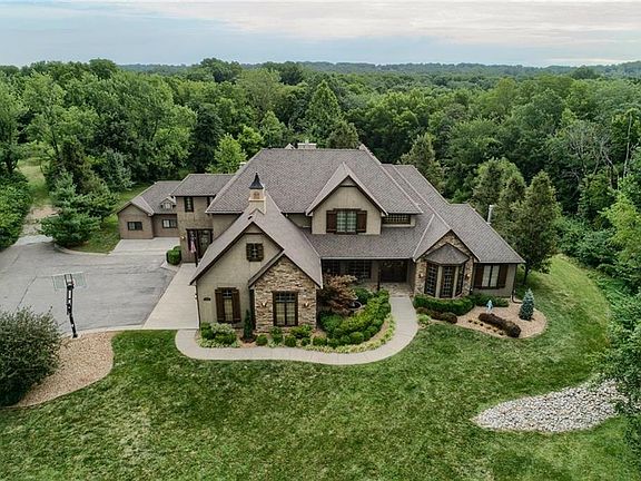 3rd image of 15471 Overbrook Ln