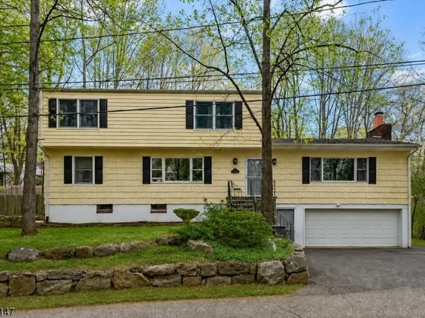 33 Brooksyde Ave, Ringwood Boro, NJ 07456