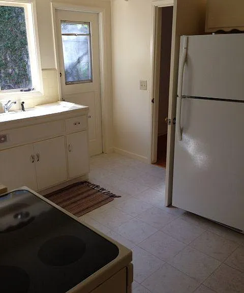 Spruce St — Photo 14