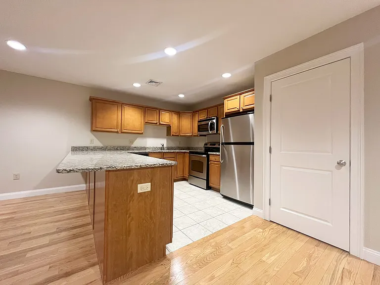 18 Needham St #105 — Photo 6