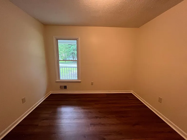 2410 Hillboro Cir SW — Photo 9
